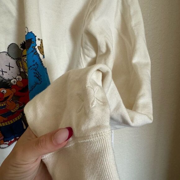 Uniqlo Cream Sweatshirt with Colorful Character Print - Picture 4 of 5